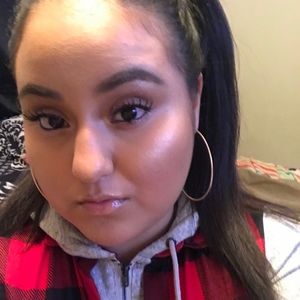 Meet your Posher, Enida